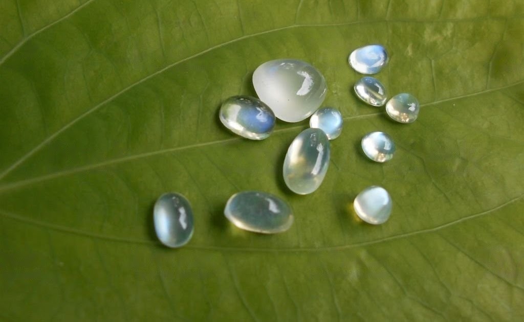 Moonstone: A Mystical Gem of Beauty and Healing
