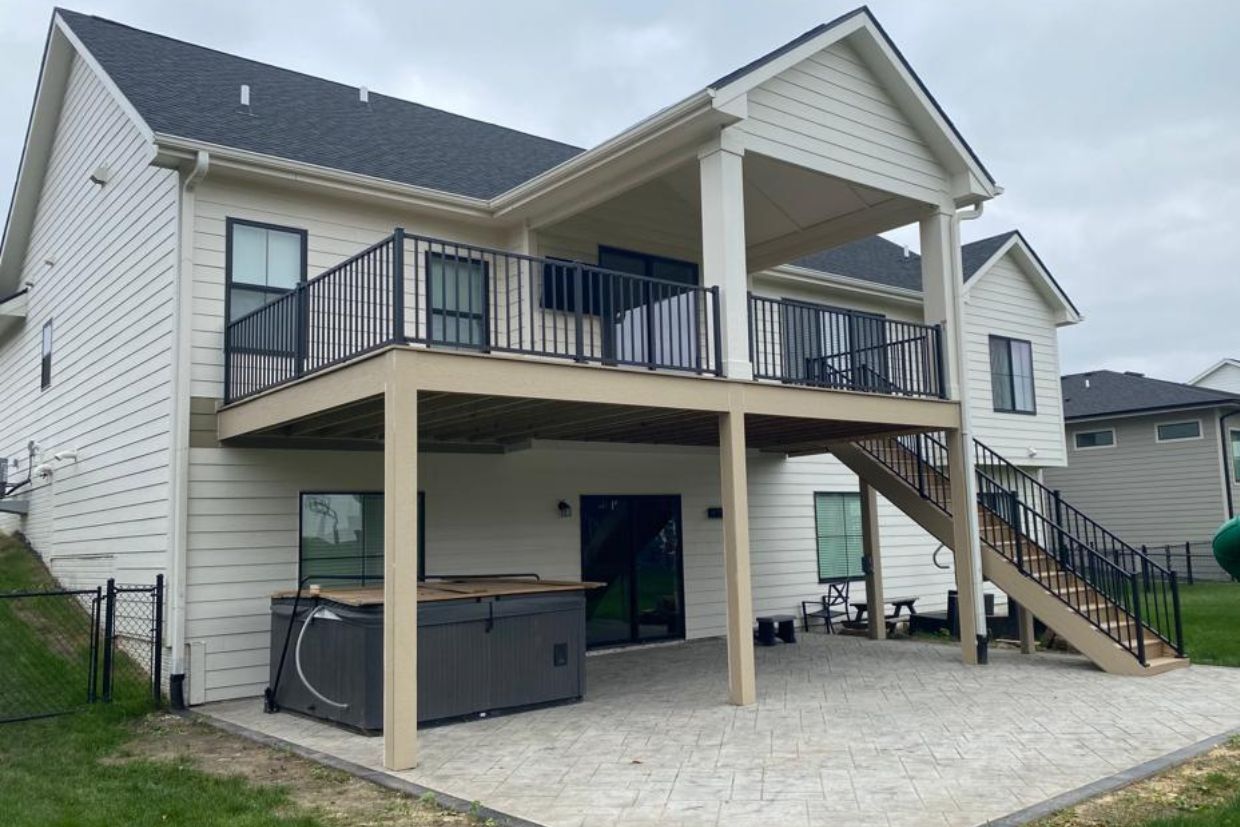 How Contractors Design Multi-Level Composite Decks?