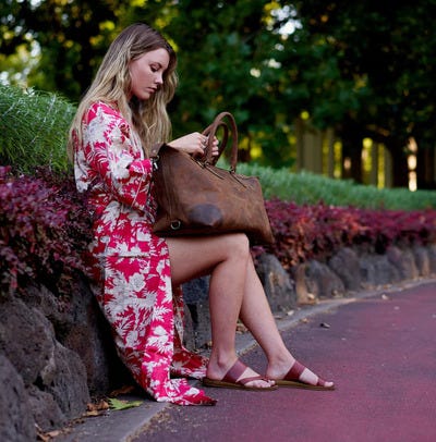 The Benefits of Choosing a Women’s Leather Tote Bag | by Melbourneleatherco | May, 2025 | Medium