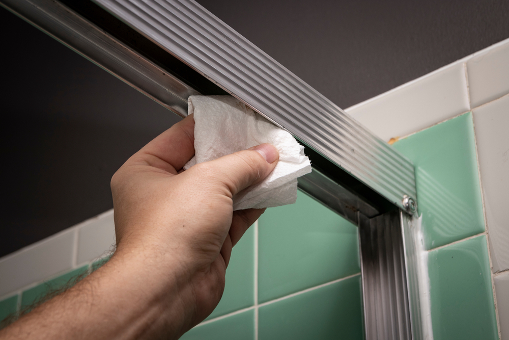 Why You Should Replace Faulty Sliding Door Tracks?