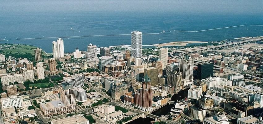 Frontier Airlines Milwaukee Office in Wisconsin