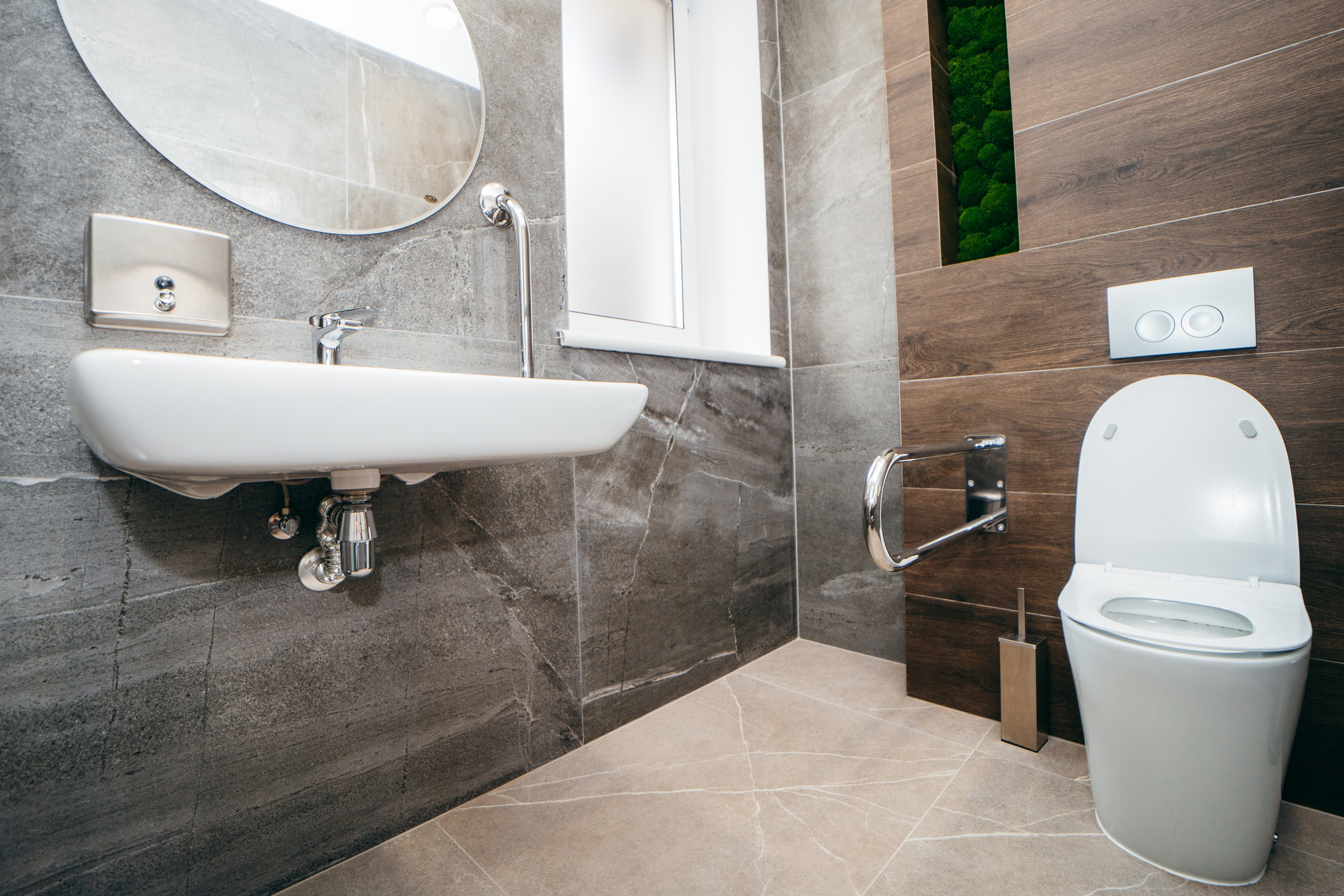 Best Bathroom Practices for Caregivers of Seniors in Ottawa