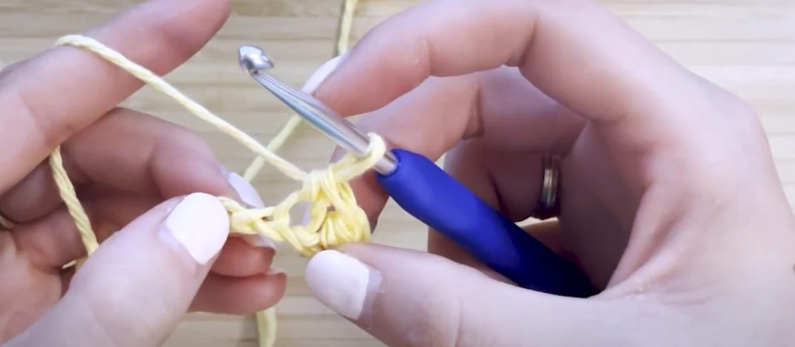 Wie macht man einen Schlupfknoten beim Stricken und Häkeln?  - Blog
