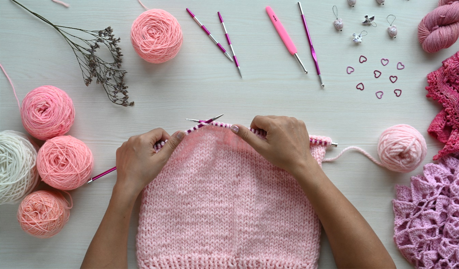 Color Play in Knitting: How Yarn and Needle Colors Transform Your Craft  - Blog