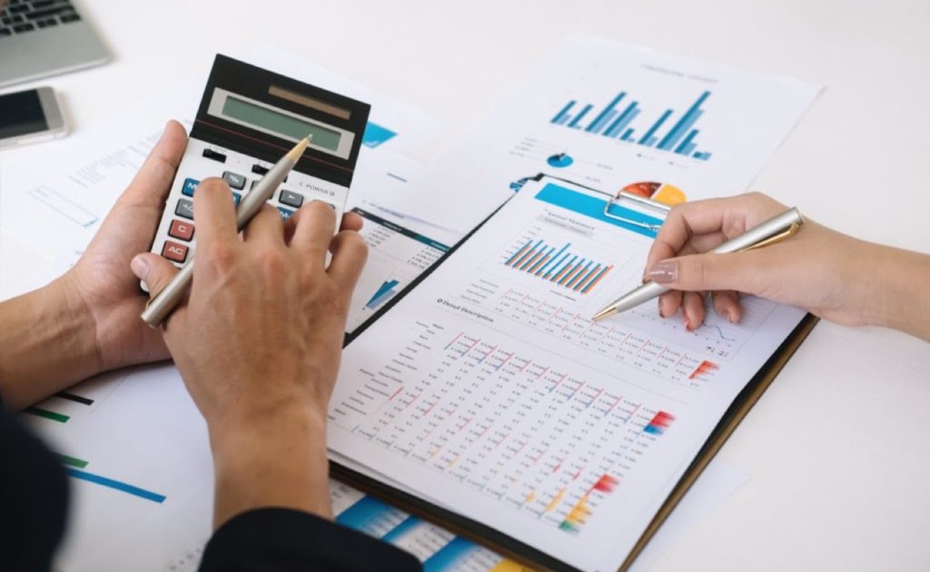 Why Small Business Owners Should Always Hire a Tax Preparer