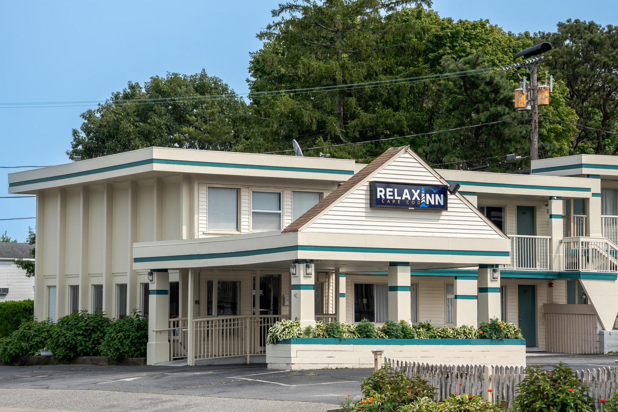 Motel near Seagull,Kalmus,Keyes Memorial Beach|Cape Cod motel near Craigville Beach