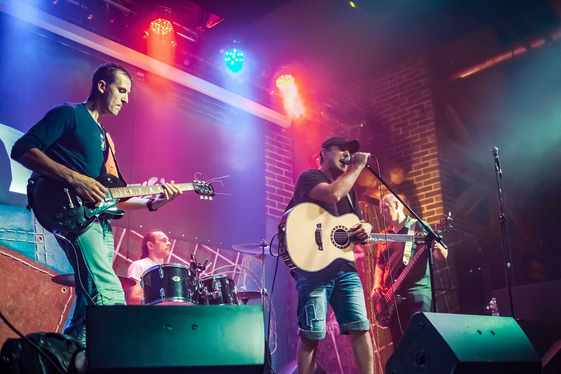 The Advantage of Hiring Bands That Double as DJs