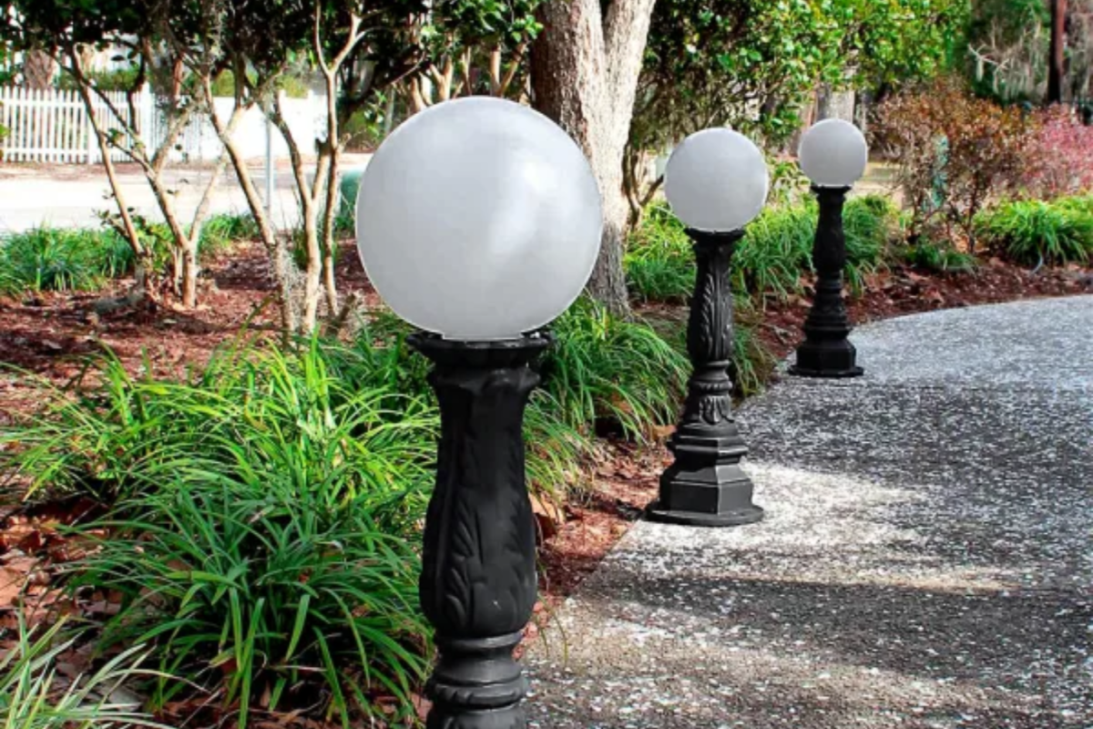 How to Turn Your Backyard Light Post into a Spooky Halloween Centerpiece – The Kings Bay