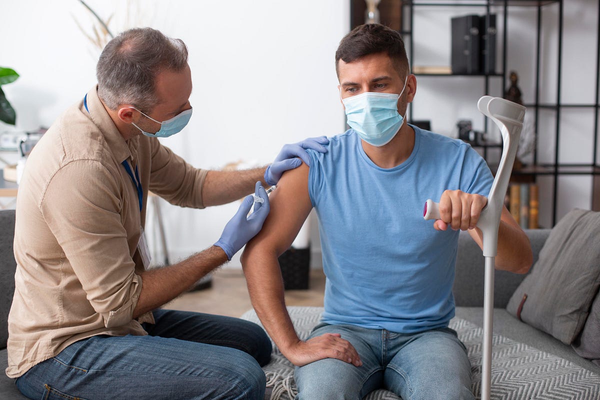 Top 5 Reasons to Choose At-Home Injection Services Over Clinic Visits in Noida | by MedInstant | Oct, 2025 | Medium