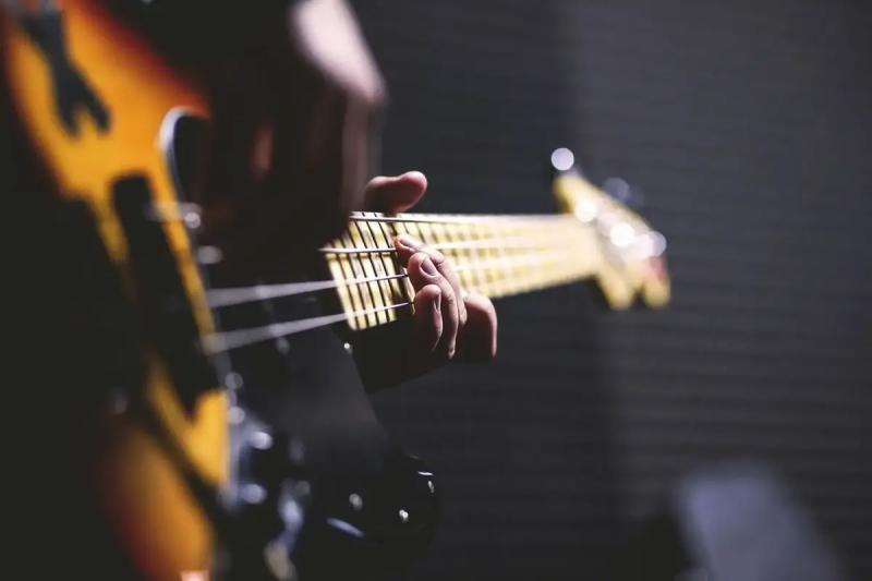 Bass Lessons New York: Mastering the Art of the Low-End