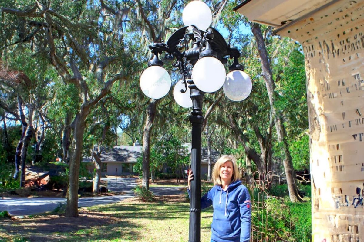 How a Gargoyle Street Lamp Sets the Perfect Spooky Halloween Ambience – The Kings Bay