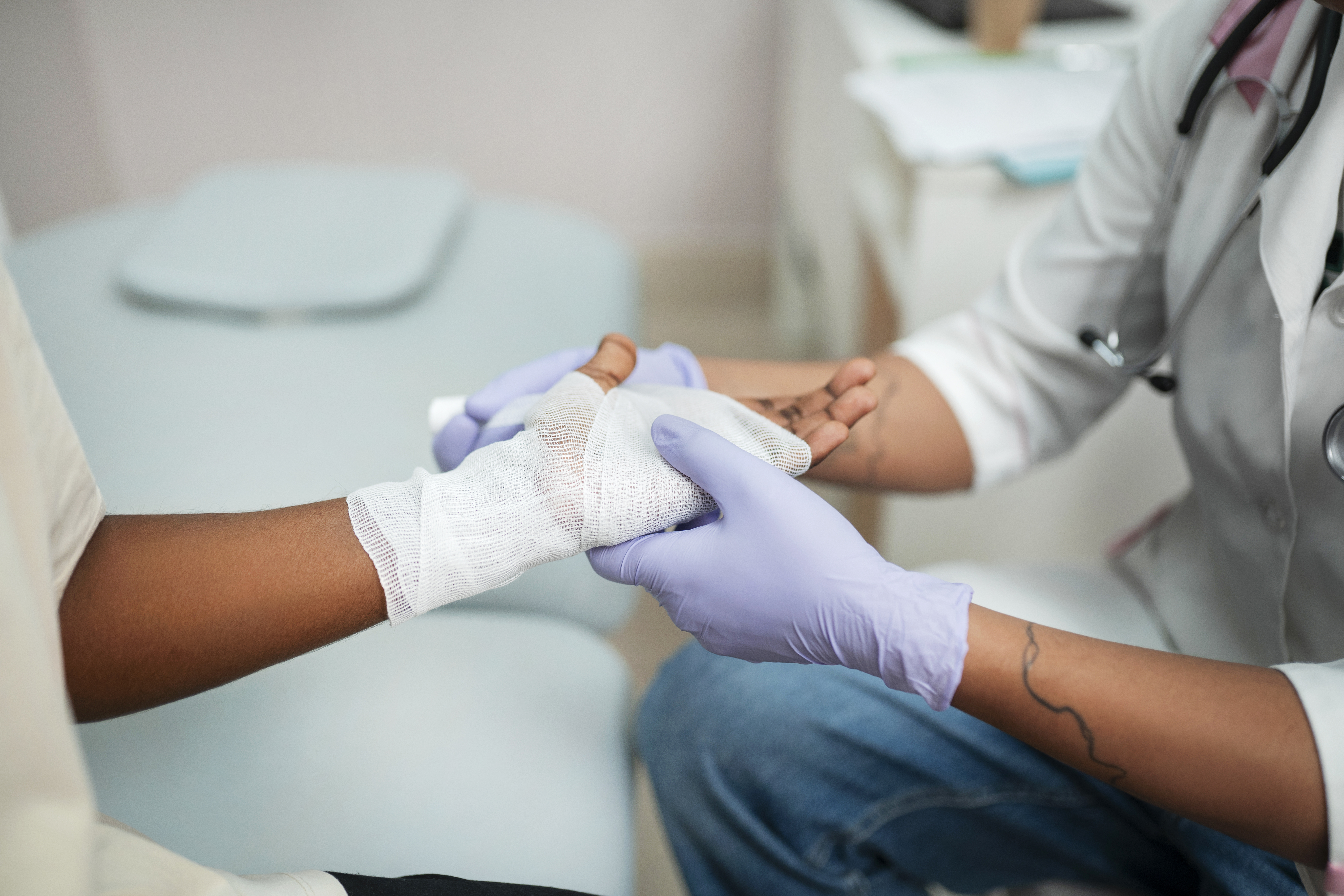 Benefits Of Choosing A Surgical Wound Dressing Service at Home Over Hospitals – MedInstant